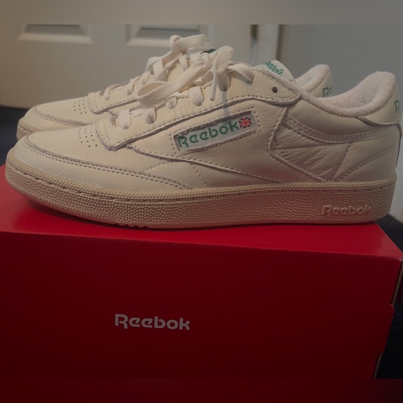 Reebok Club C Classic Leather Sneaker - Unisex - size 7.5 men / 9 women NWT - Picture 4 of 7